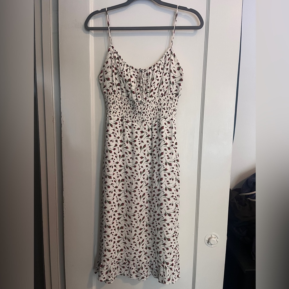 Reformation Genie Dress
Midi length, Rose Print Size 12 - Picture 2 of 5